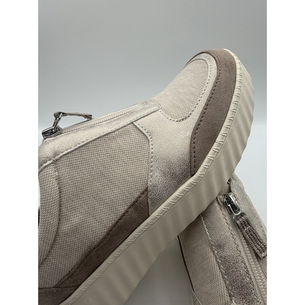 BZees Winner Comfort Sneaker, Women's 10 M, Beige,Gold Metallic Accents,Zip,NIB - Picture 12 of 16